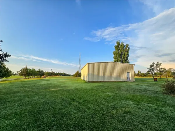 $695,000 | 3187 56th Highway, Herington, KS 67449