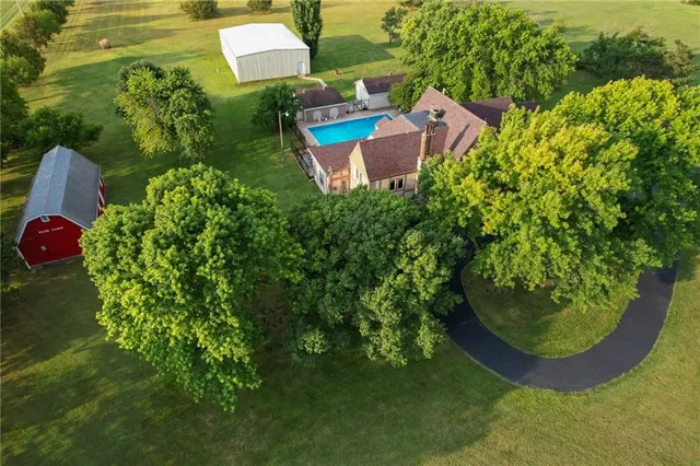 $695,000 | 3187 56th Highway, Herington, KS 67449