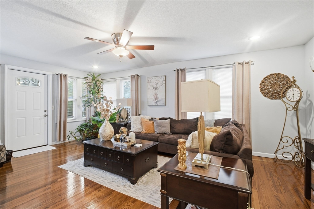 70 Norman Street Springfield, MA 01104 - Photo 4 of 25