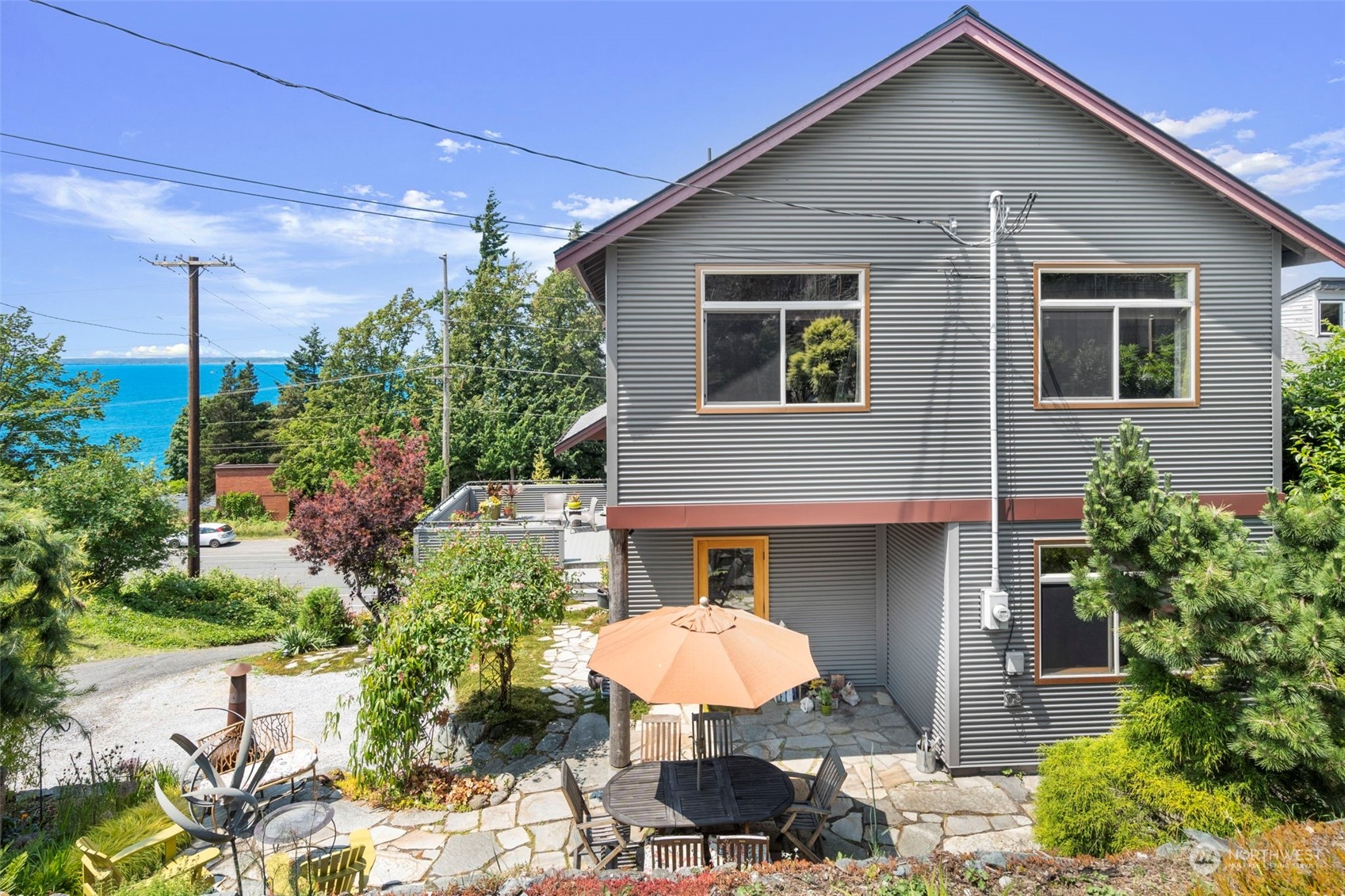 341 South State Street Bellingham, WA 98225 - Photo 30 of 40 a front view of a house with patio and garden