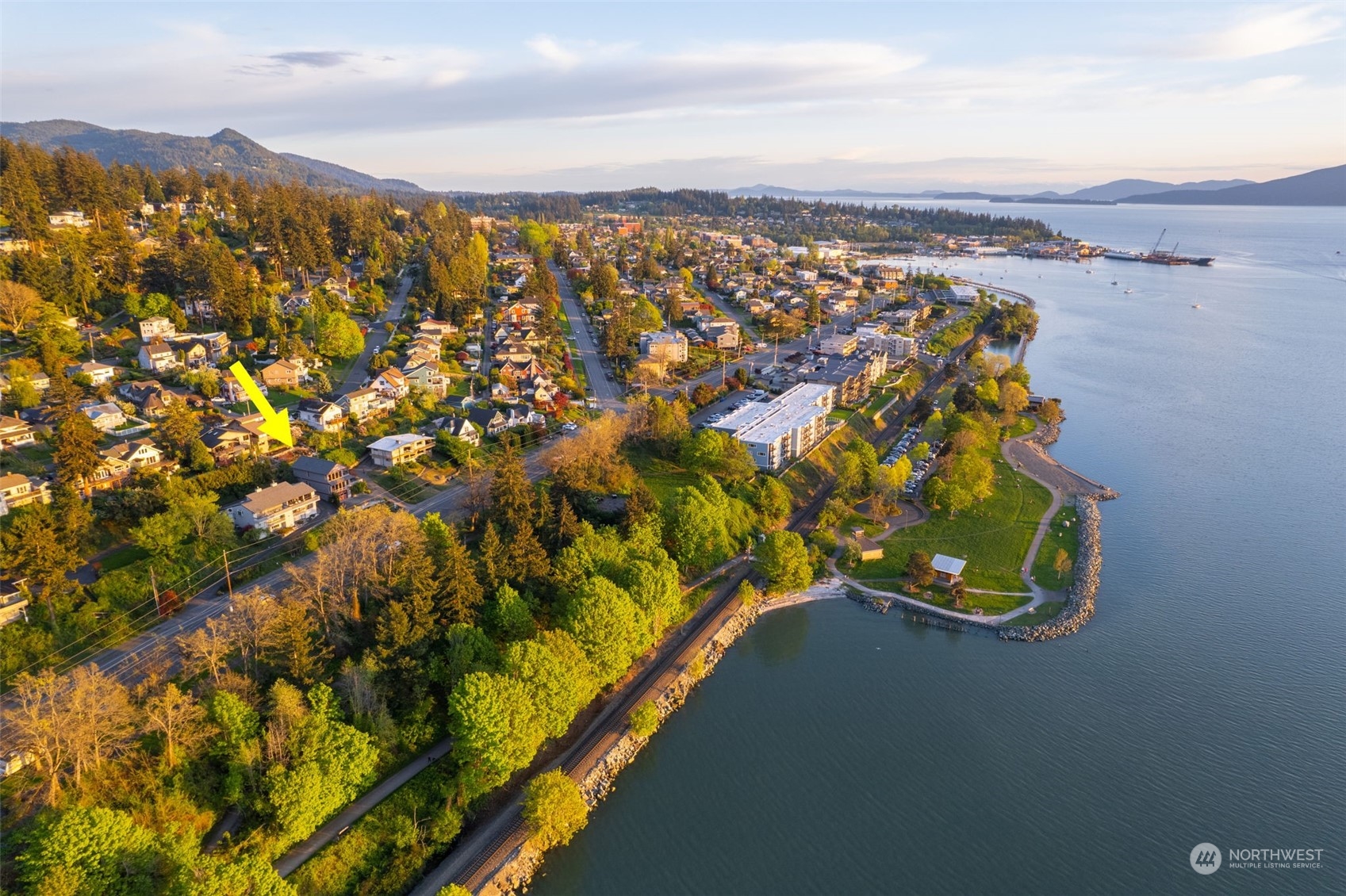 341 South State Street Bellingham, WA 98225 - Photo 40 of 40 an aerial view of beach and residential houses with outdoor space