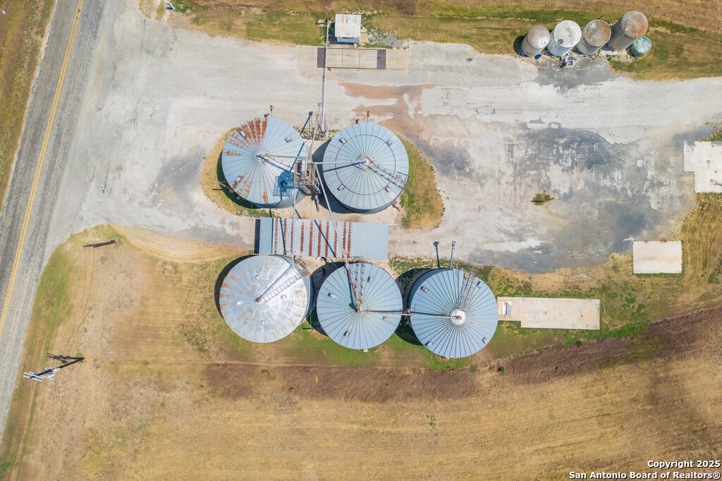 5775 West Interstate 10 Seguin, TX 78155 - Photo 7 of 19 a bathroom with a sink mirror and vanity
