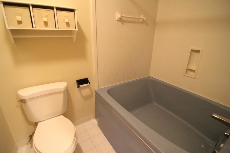 3010 Oakridge Road Columbus, OH 43221 - Photo 19 of 38