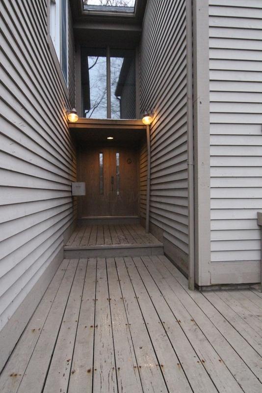 3010 Oakridge Road Columbus, OH 43221 - Photo 2 of 38
