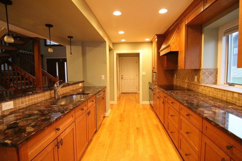 3010 Oakridge Road Columbus, OH 43221 - Photo 4 of 38