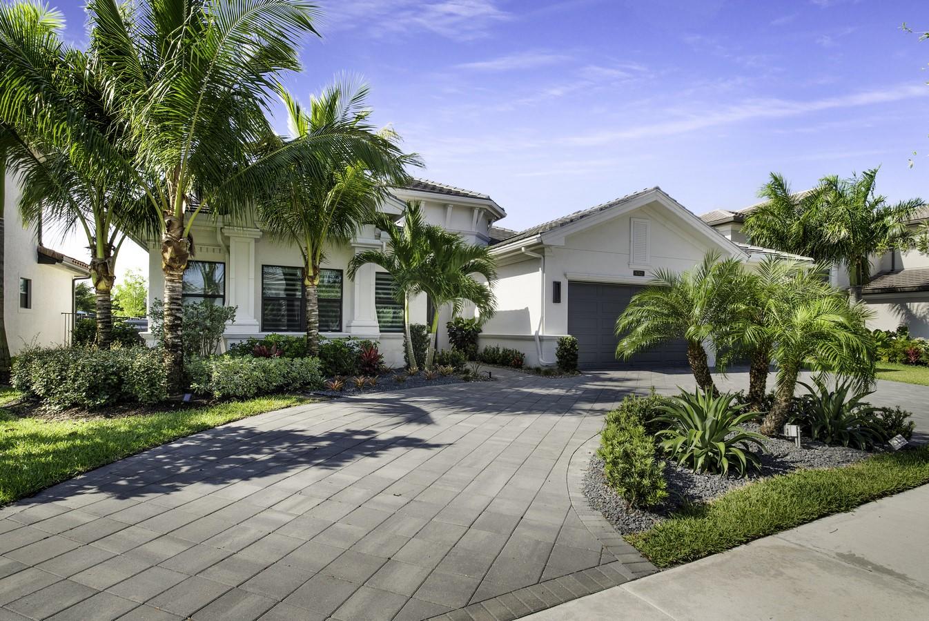 9742 Rennes Lane Delray Beach, FL 33446 - Photo 3 of 109 Tropcial Landscaping