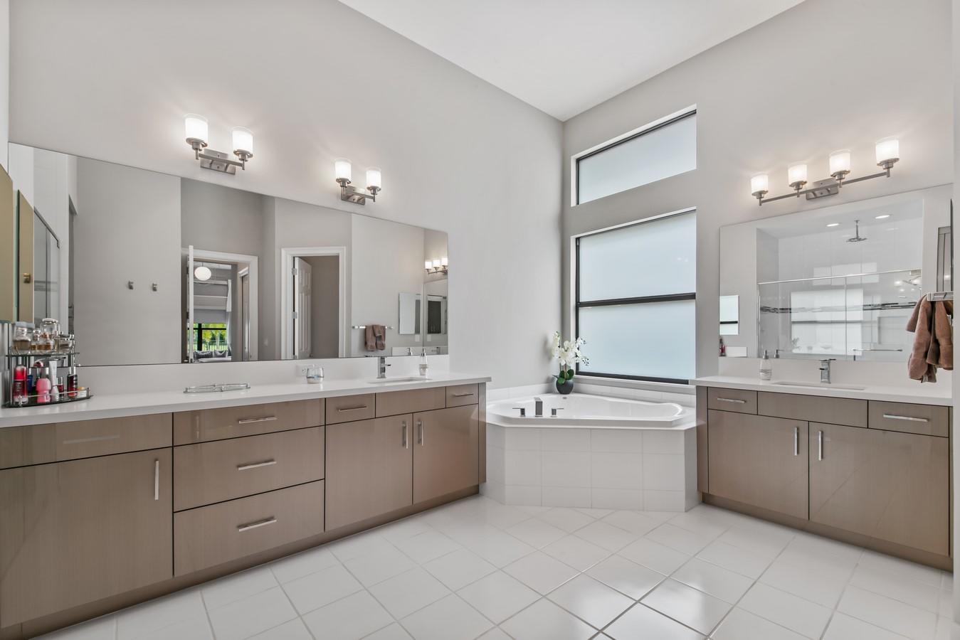 9742 Rennes Lane Delray Beach, FL 33446 - Photo 45 of 109 Garden Tub
