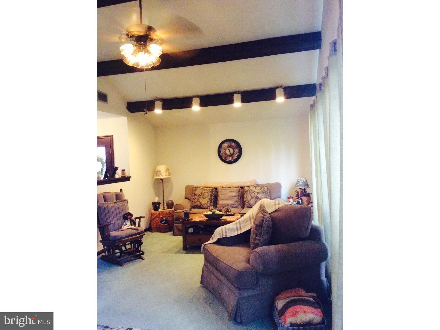112 Harrisonville Lake Road Pilesgrove, NJ 08098 - Photo 8 of 12 Living Room