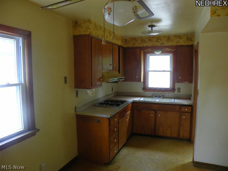 1799 Rush Road Wickliffe, OH 44092 - Photo 3 of 8 Gallery Image 3
