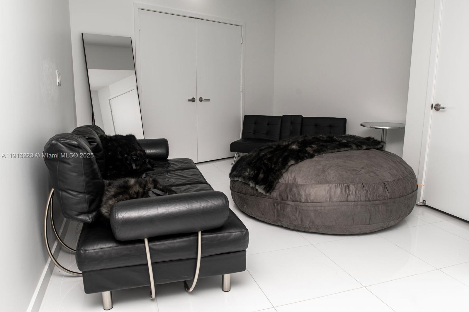 851 Northeast 1st Avenue, Unit 1811 Miami, FL 33132 - Photo 8 of 57