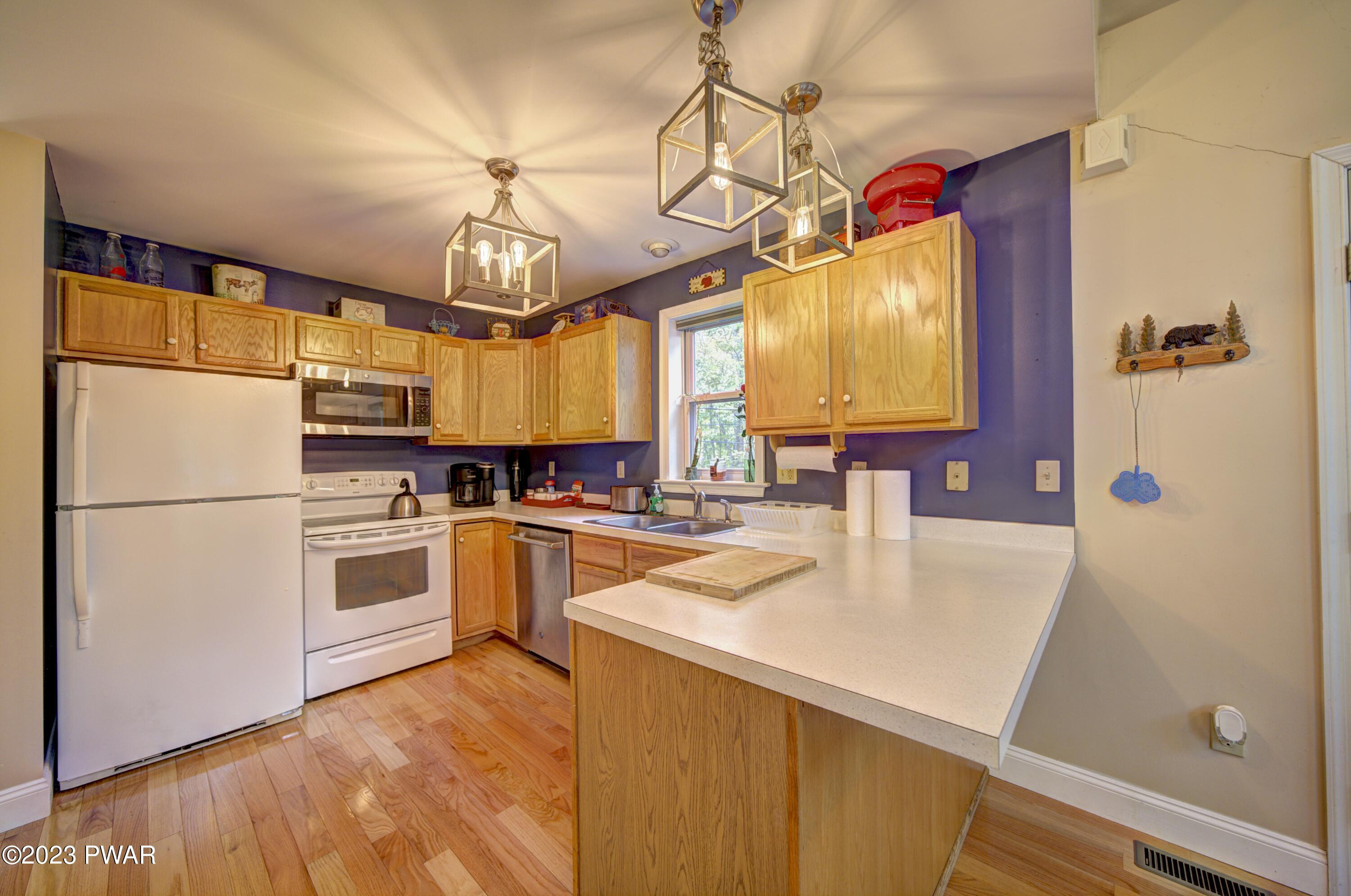 198 Tanager Road Lackawaxen, PA 18435 - Photo 10 of 40 Kitchen