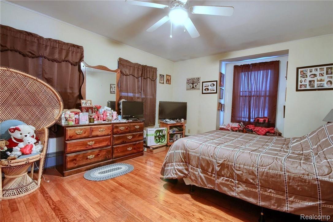 150 South Sheldon Road Canton, MI 48188 - Photo 17 of 29 17-Master Bedroom.jpg
