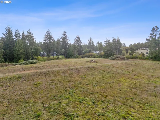 $898,700 | 1200 Blk Norwood Drive, Waldport, OR 97394