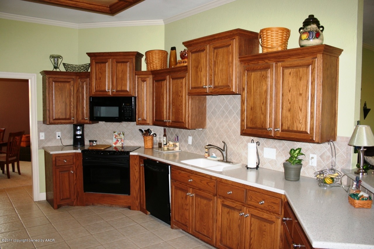 6807 Thunder Road Amarillo, TX 79119 - Photo 9 of 25 Kitchen v2
