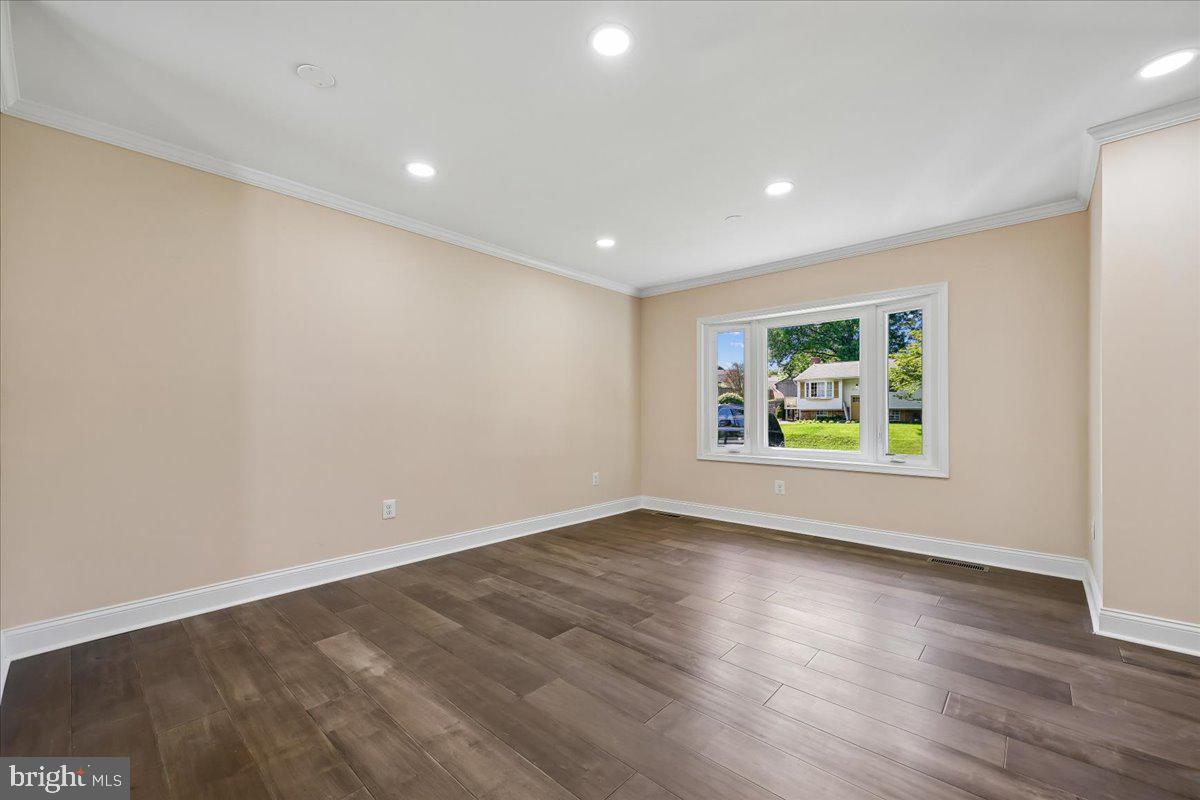 24321 Log House Road Gaithersburg, MD 20882 - Photo 13 of 36 Living Room