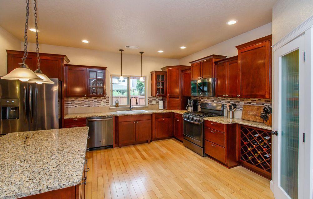 958 Pumpkin Eagle Point Eagle Point, OR 97524 - Photo 10 of 35 10
