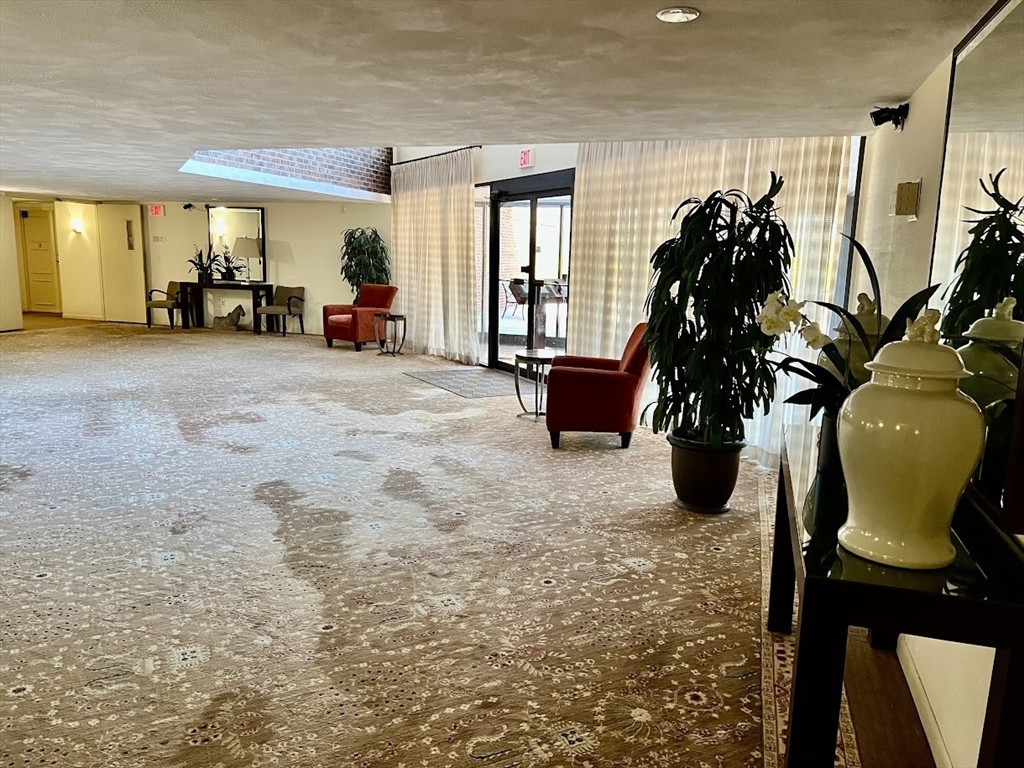 404 Paradise Road, Unit 1N Swampscott, MA 01907 - Photo 12 of 32