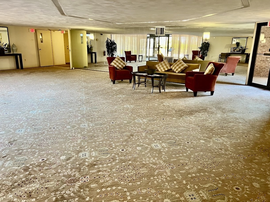 404 Paradise Road, Unit 1N Swampscott, MA 01907 - Photo 13 of 32