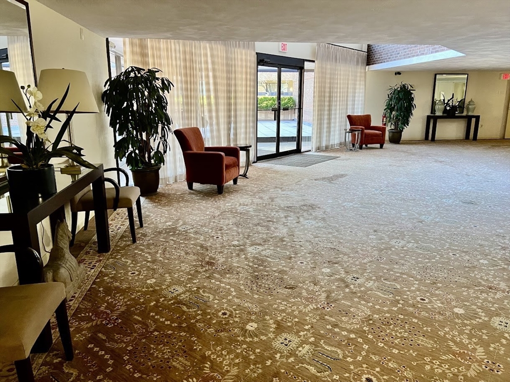 404 Paradise Road, Unit 1N Swampscott, MA 01907 - Photo 14 of 32