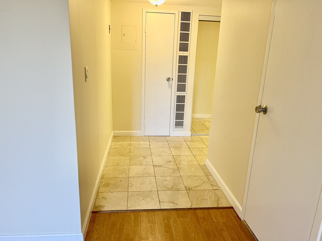 404 Paradise Road, Unit 1N Swampscott, MA 01907 - Photo 19 of 32