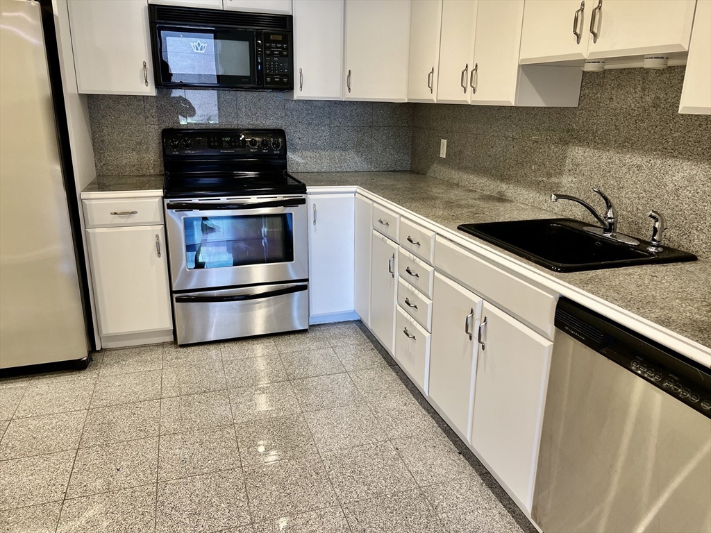 404 Paradise Road, Unit 1N Swampscott, MA 01907 - Photo 24 of 32