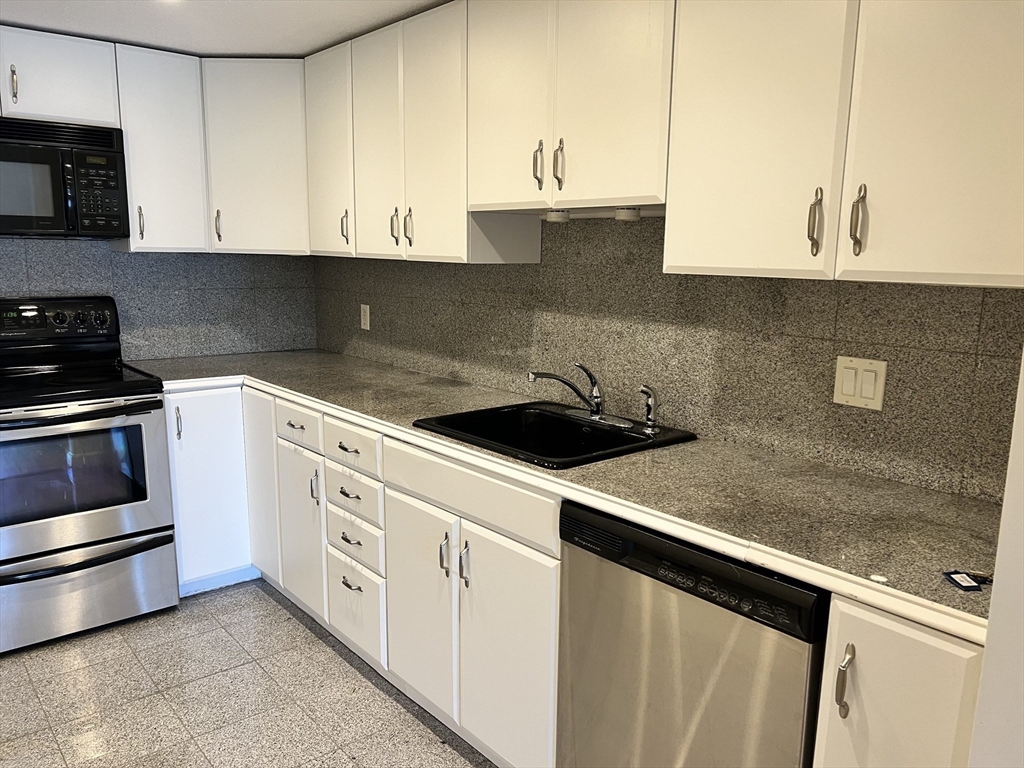 404 Paradise Road, Unit 1N Swampscott, MA 01907 - Photo 26 of 32