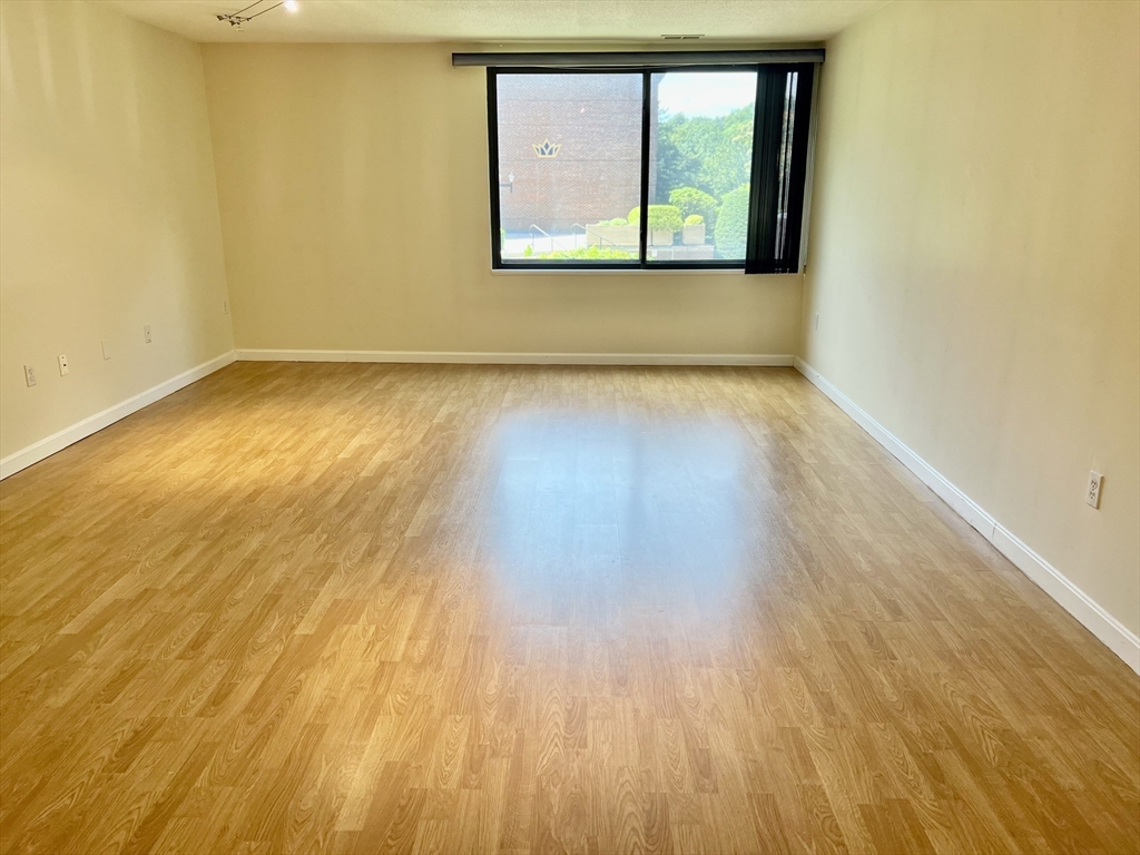 404 Paradise Road, Unit 1N Swampscott, MA 01907 - Photo 27 of 32