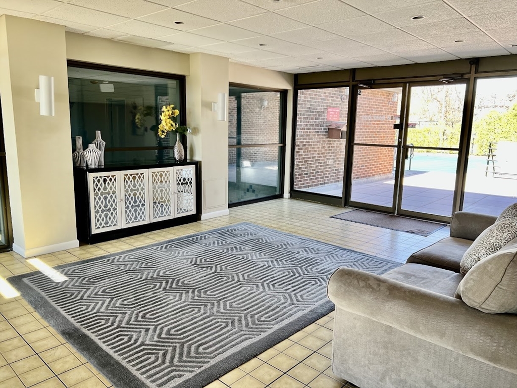 404 Paradise Road, Unit 1N Swampscott, MA 01907 - Photo 3 of 32