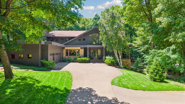 $2,300,000 | 20895 Spencer Lane, Shorewood, MN 55331