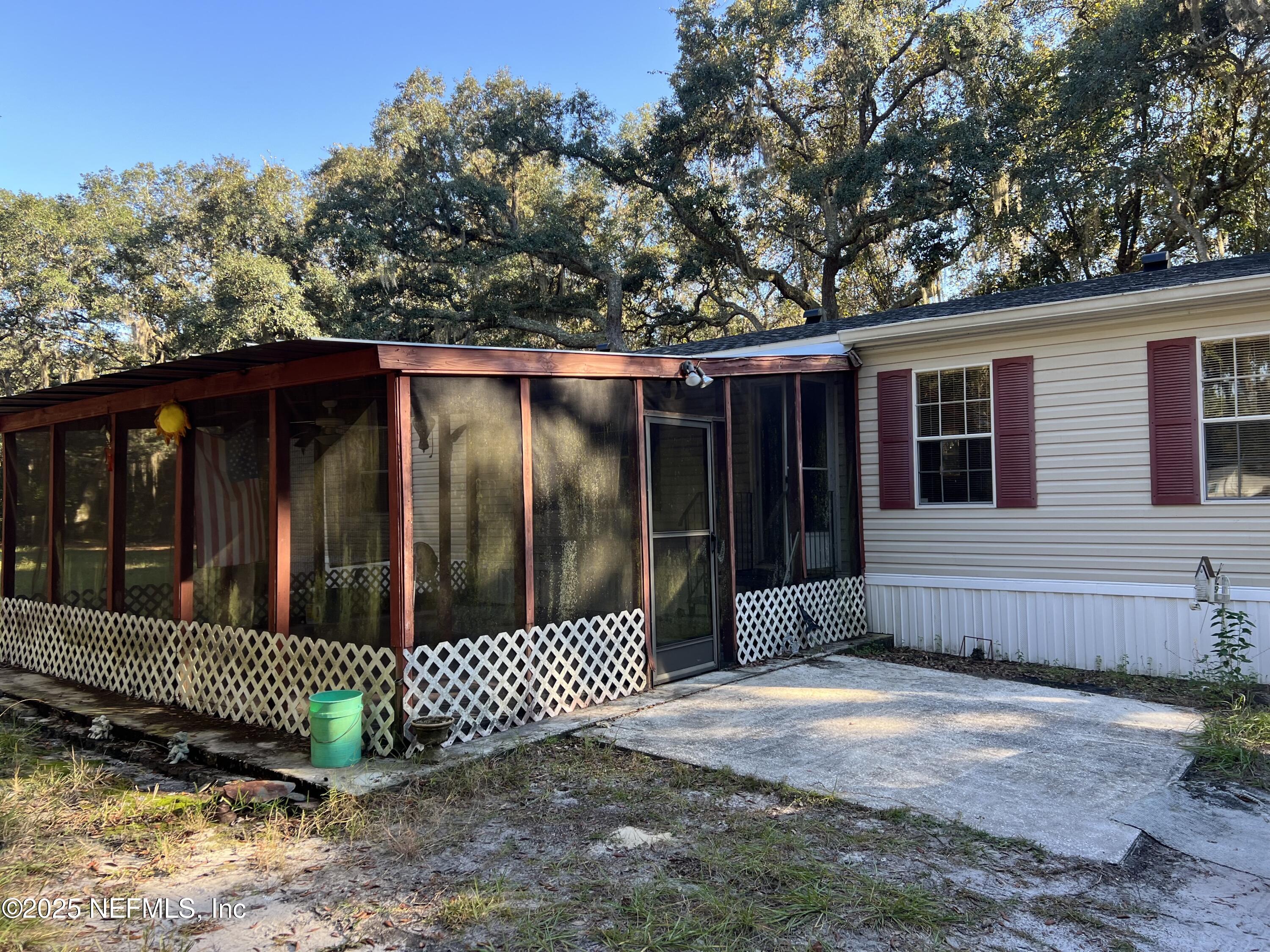 159 Keystone Road Palatka, FL 32177 - Photo 14 of 36 a front view of a house