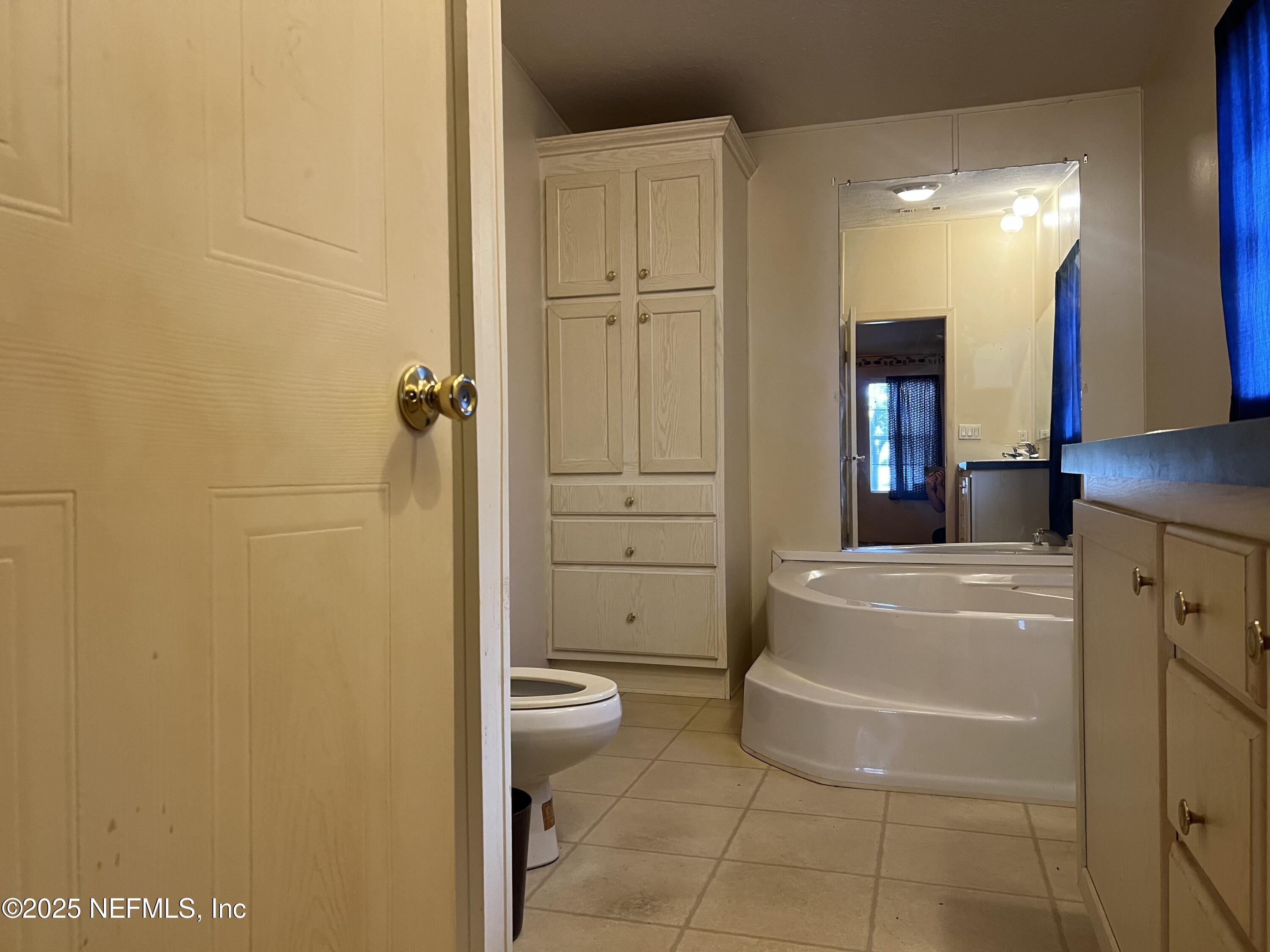 159 Keystone Road Palatka, FL 32177 - Photo 25 of 36 a bathroom with a tub a sink and toilet