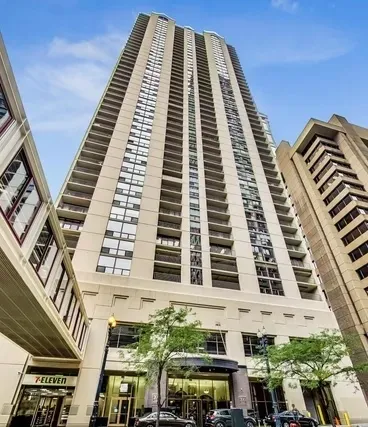 $359,000 | 200 North Dearborn Street, Unit 2102, Chicago, IL 60601