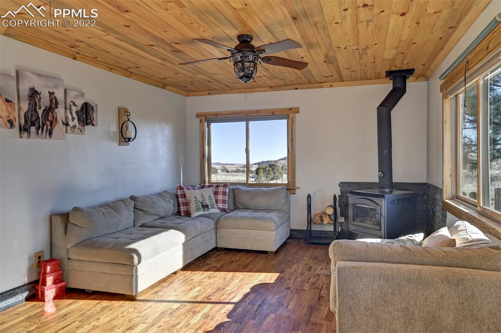 8225 3 R Road Beulah, CO 81023 - Photo 10 of 41 Lots of natural light
