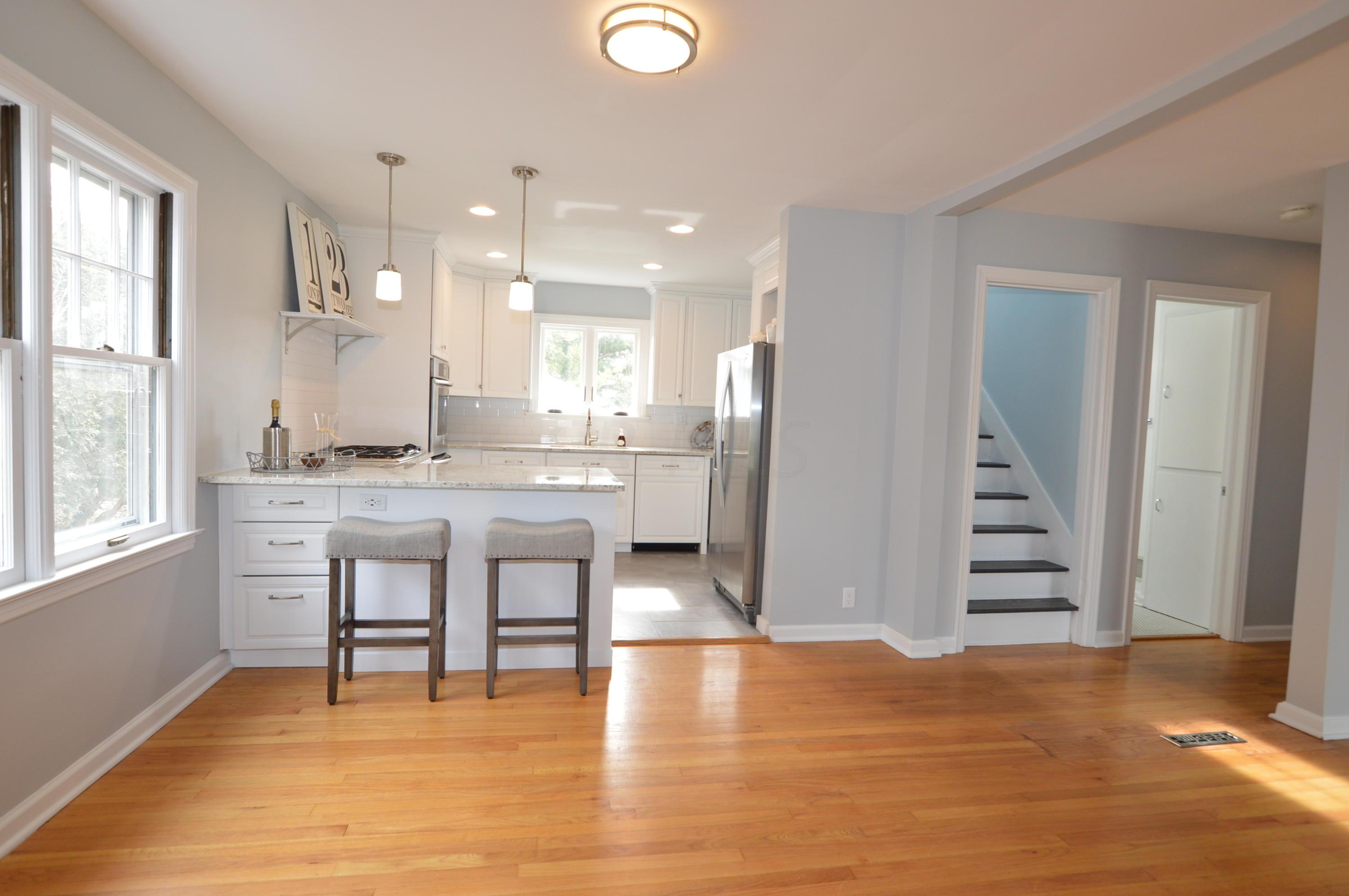 549 Acton Road Columbus, OH 43214 - Photo 3 of 31 Gallery Image 3