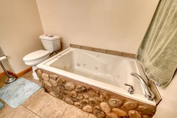 $465,000 | 442 Country Springs Lane, Murphy, NC 28906