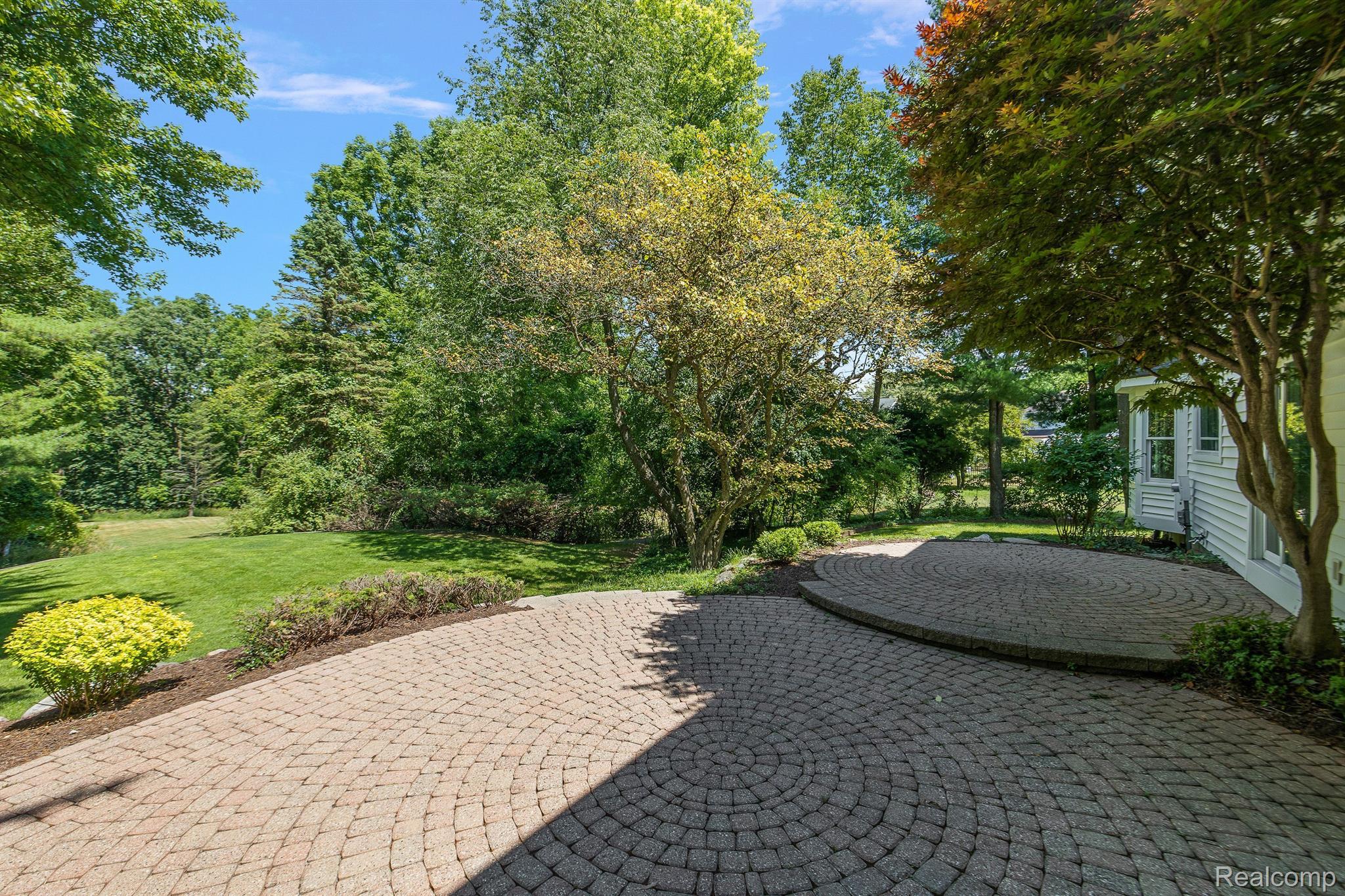1300 East Fairview Lane Rochester, MI 48306 - Photo 13 of 64 Massive outdoor living space