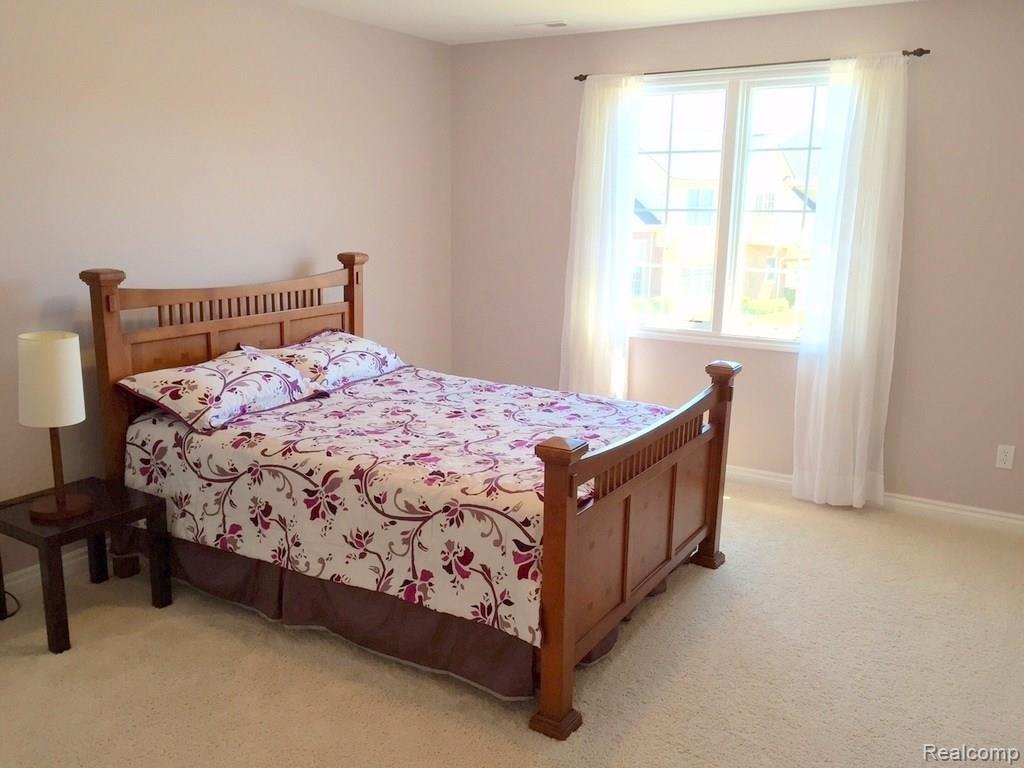 45930 South Stonewood Road Canton, MI 48187 - Photo 18 of 23 18 Guest bedroom.jpg