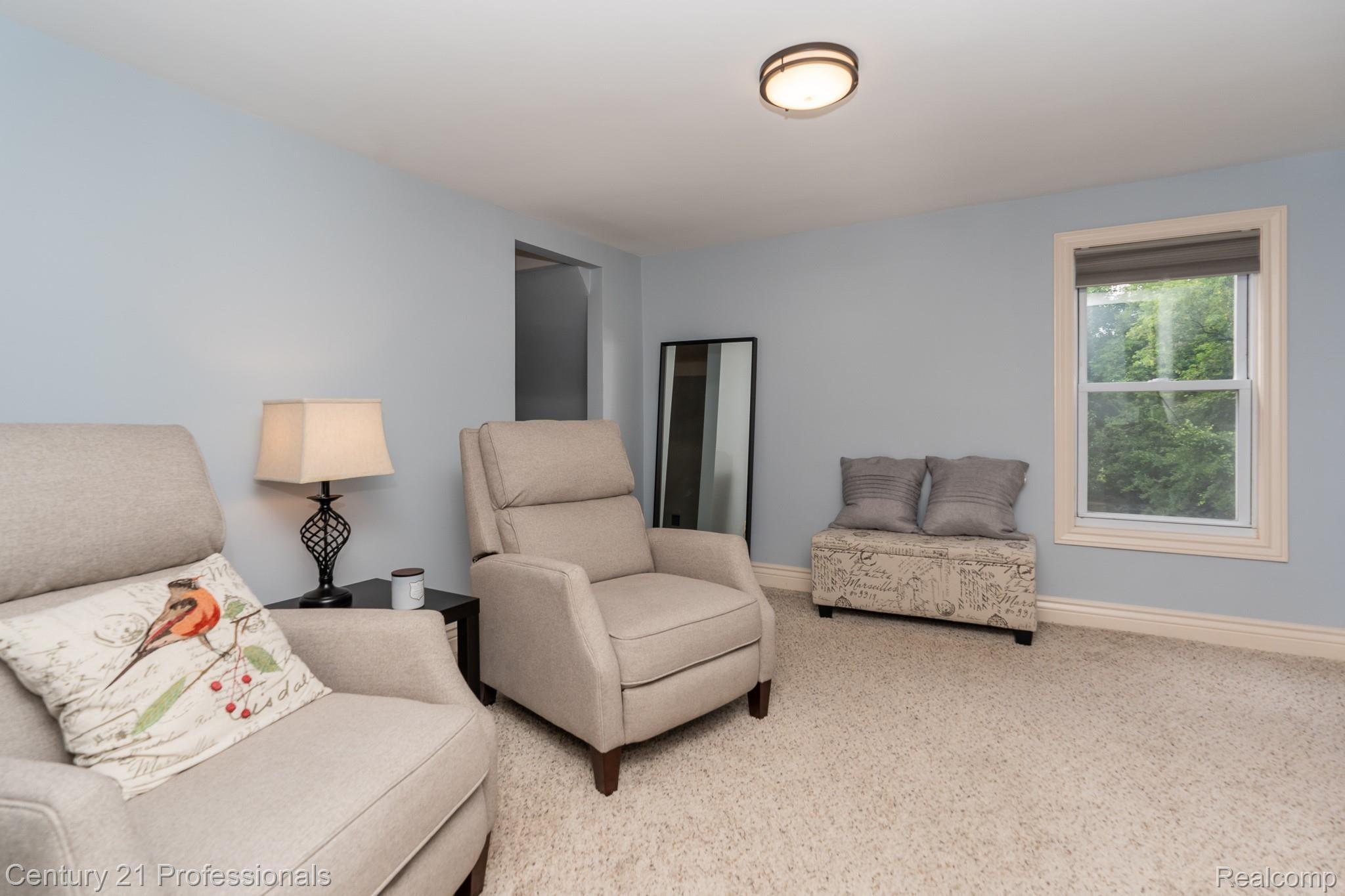 2341 West Auburn Road Rochester, MI 48309 - Photo 20 of 57 Master Suite Sitting Area