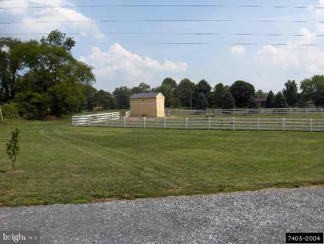 920 Canal Road Manchester, PA 17345 - Photo 3 of 8 Gallery Image 3