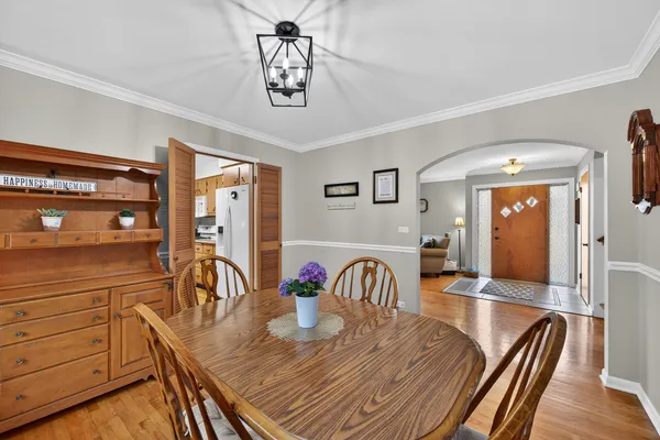 $685,000 | 28-w075 Aurora Avenue, Naperville, IL 60540