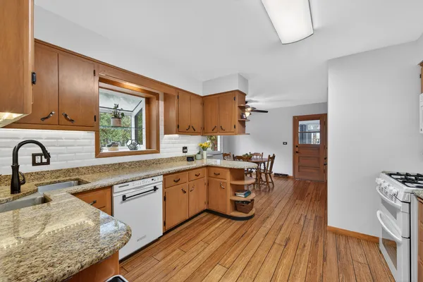 $685,000 | 28-w075 Aurora Avenue, Naperville, IL 60540