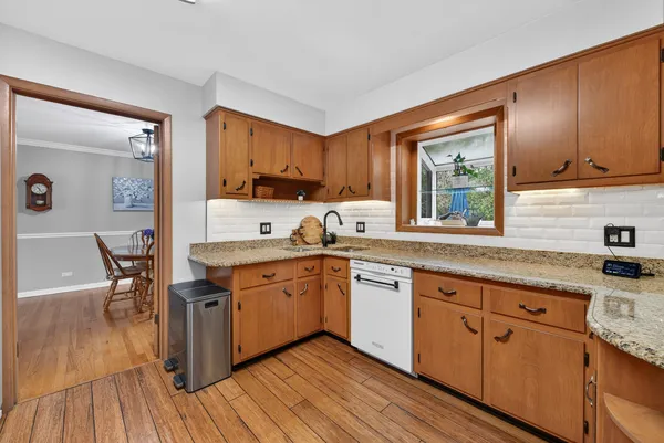 $685,000 | 28-w075 Aurora Avenue, Naperville, IL 60540