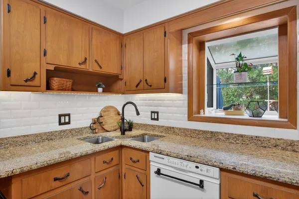 $685,000 | 28-w075 Aurora Avenue, Naperville, IL 60540