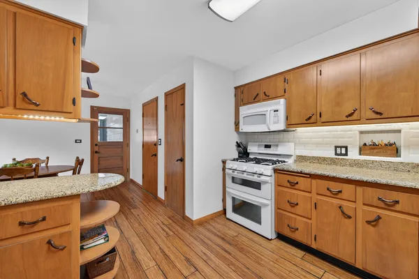 $685,000 | 28-w075 Aurora Avenue, Naperville, IL 60540