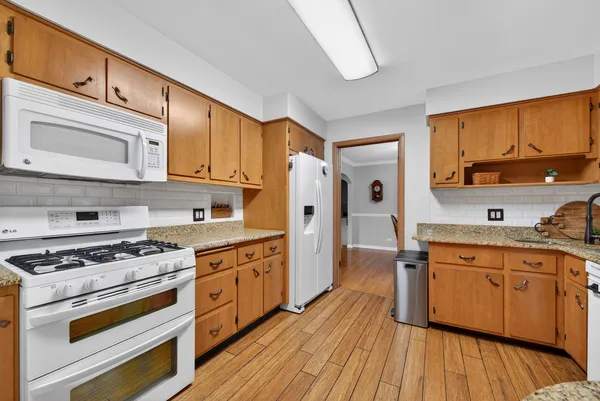 $685,000 | 28-w075 Aurora Avenue, Naperville, IL 60540