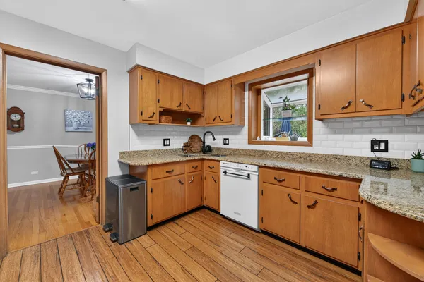 $685,000 | 28-w075 Aurora Avenue, Naperville, IL 60540