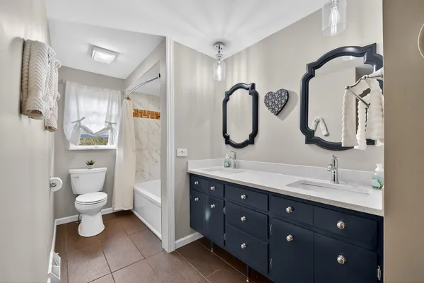 $685,000 | 28-w075 Aurora Avenue, Naperville, IL 60540