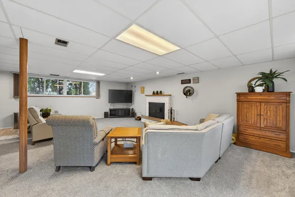 $685,000 | 28-w075 Aurora Avenue, Naperville, IL 60540