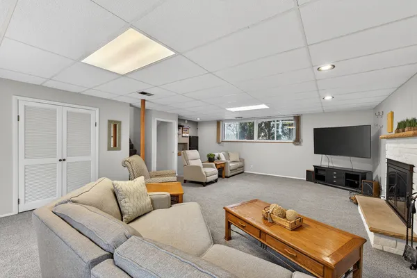 $685,000 | 28-w075 Aurora Avenue, Naperville, IL 60540