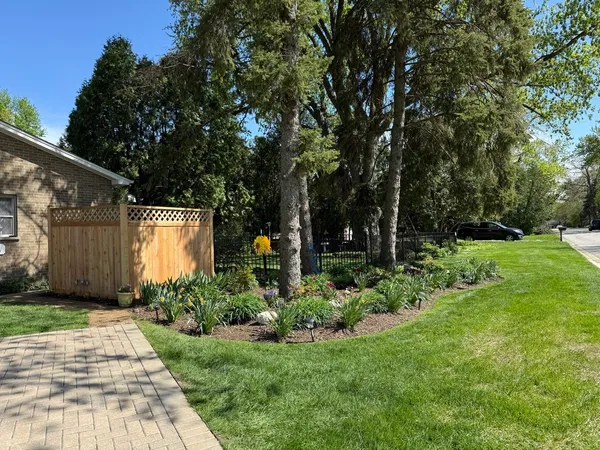 $685,000 | 28-w075 Aurora Avenue, Naperville, IL 60540